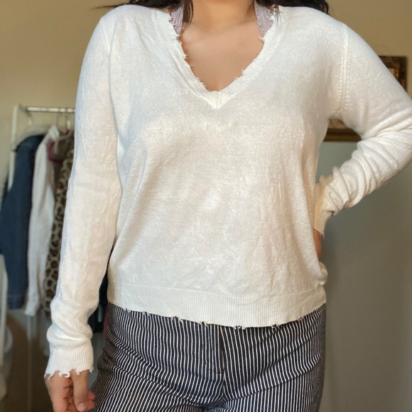White raw hem forever 21 sweater - Picture 2 of 3